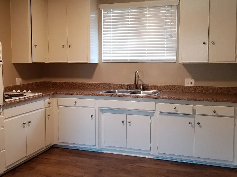 10114 Scott Ave — Photo 6