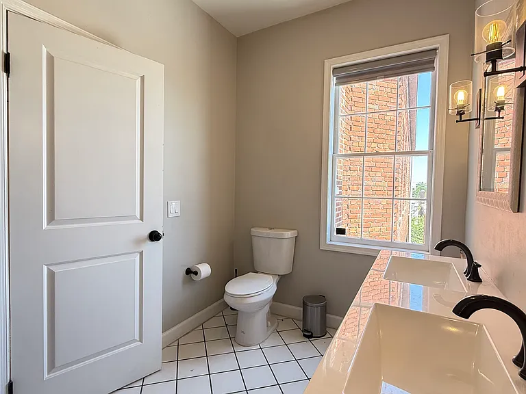 1118 F St NE #3 — Photo 30