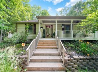 1690 Farm Ln, Adrian, MI 49221