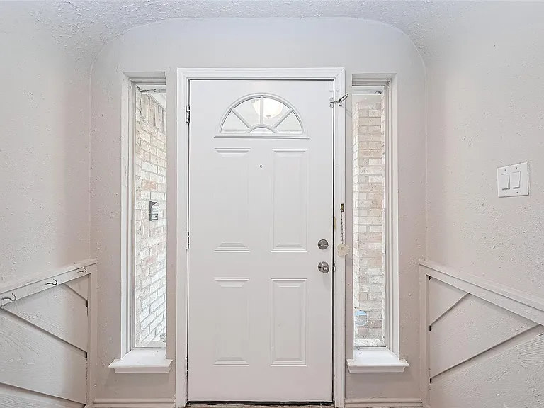 2606 Lexington Woods Dr — Photo 9