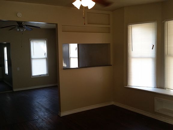 4th image of 212 SE 40th St