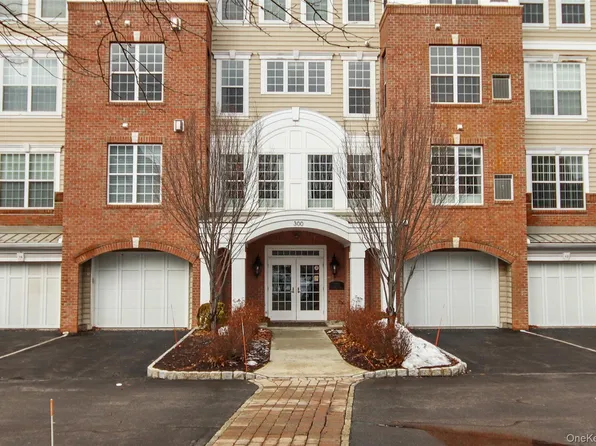 323 Regency Drive #323, Fishkill, NY 12524