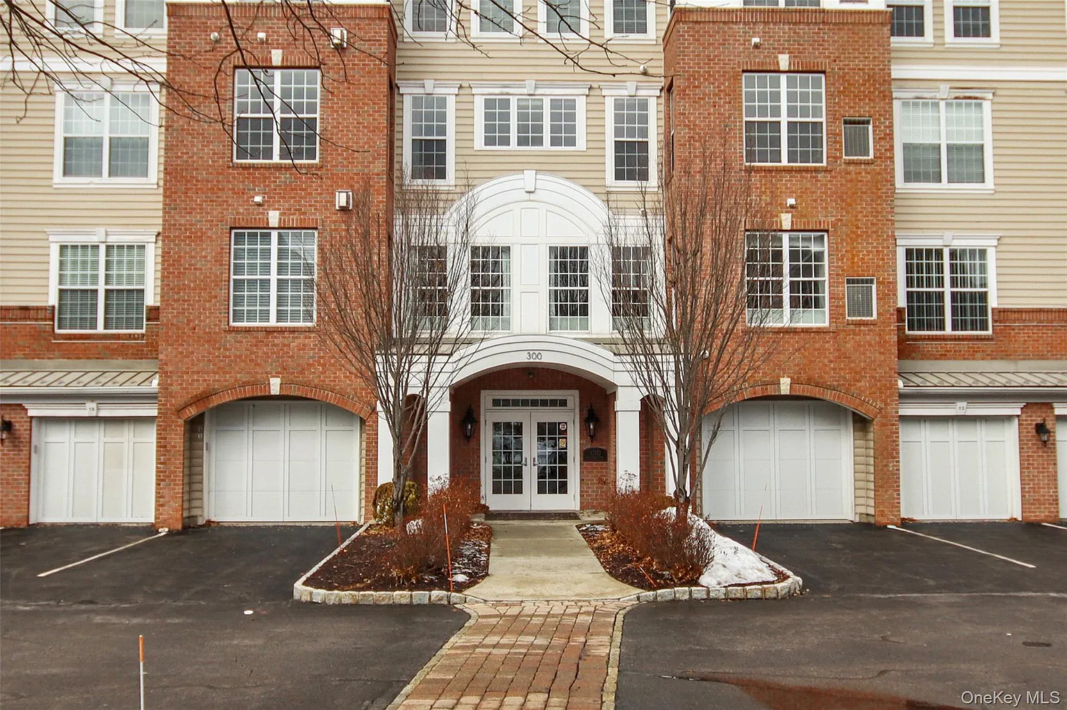 323 Regency Drive #323 photo 1