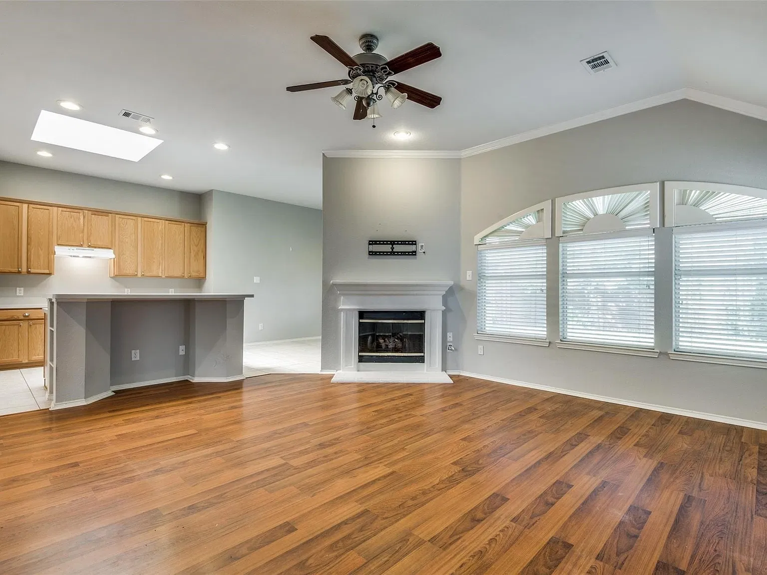 3 bed, 2.0 bath, 1773 sqft, $2,350 — Photo 3