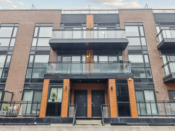 5289 Highway 7 #D-203, Vaughan, ON L4L 1T4