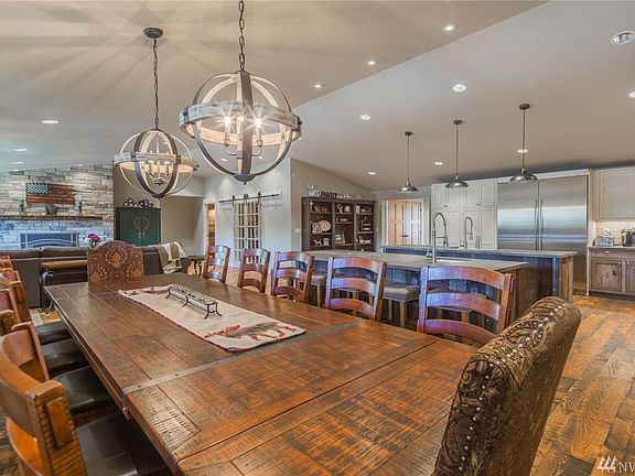 Open & inviting great room. Perfect for entertaining or large gatherings.