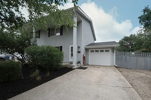 1010 Quail Dr photo 1