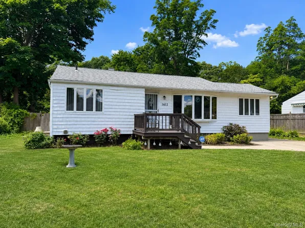 1612 N Gardiner Drive, Bay Shore, NY 11706