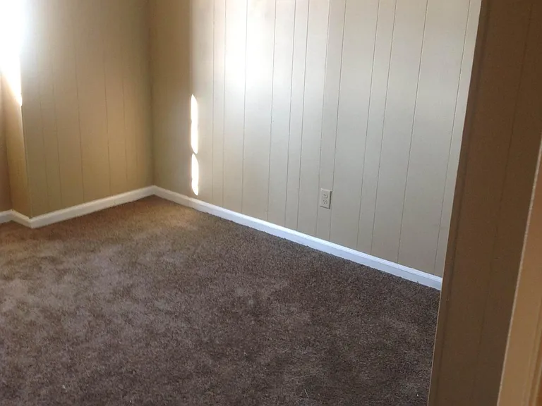 1820 E Johnson Ave — Photo 3