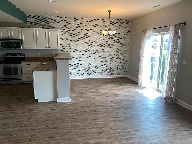 1459 Marilyn Dr — Photo 2