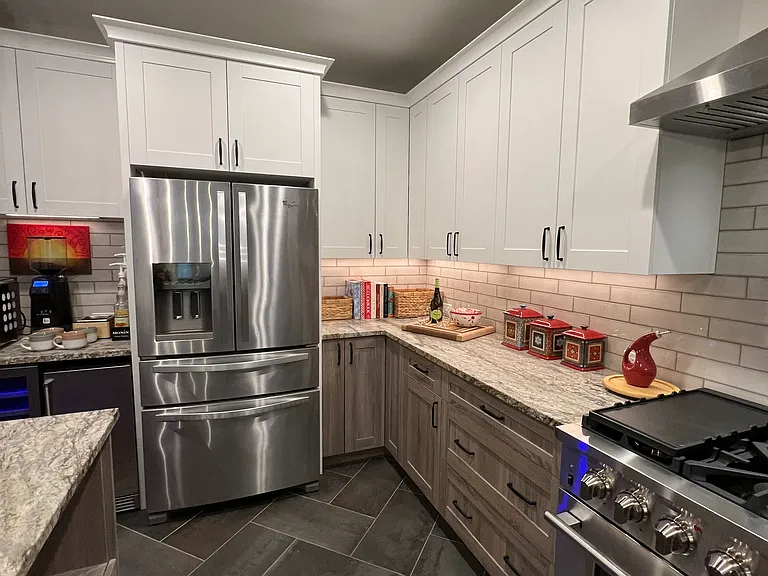 702 Easton Dr — Photo 10