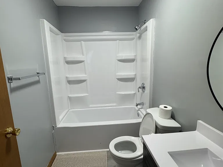 121 N Parker Ave — Photo 2