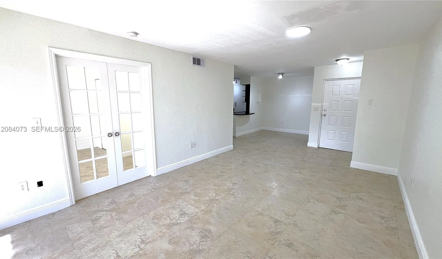 Lakeview Club Condo — Photo 4