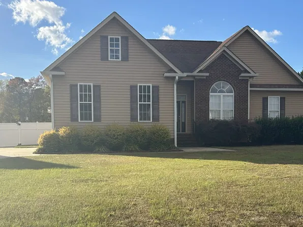 323 Maddux Dr, Pikeville, NC 27863