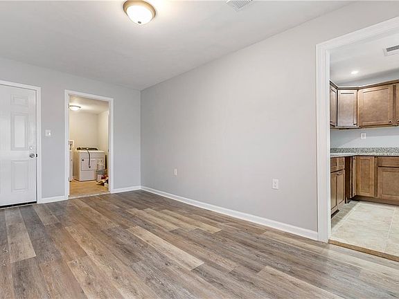 5th image of 10114 Boulevard Way