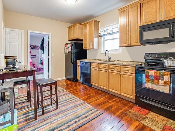 5th image of 82 N Hamilton St