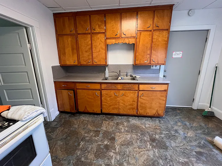 818 N University St — Photo 8