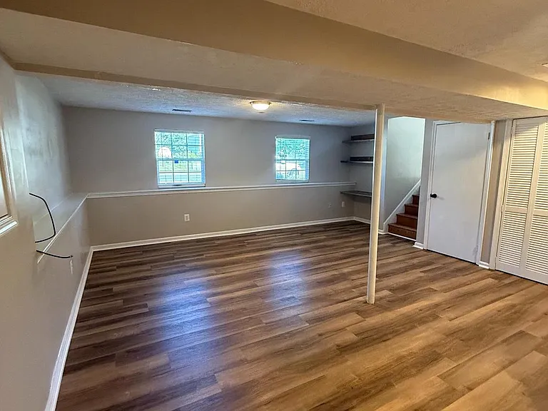 805 London Ct — Photo 17