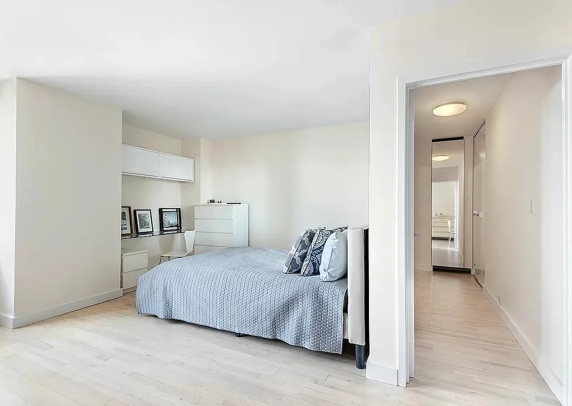 322 West 57th Street — Photo 3