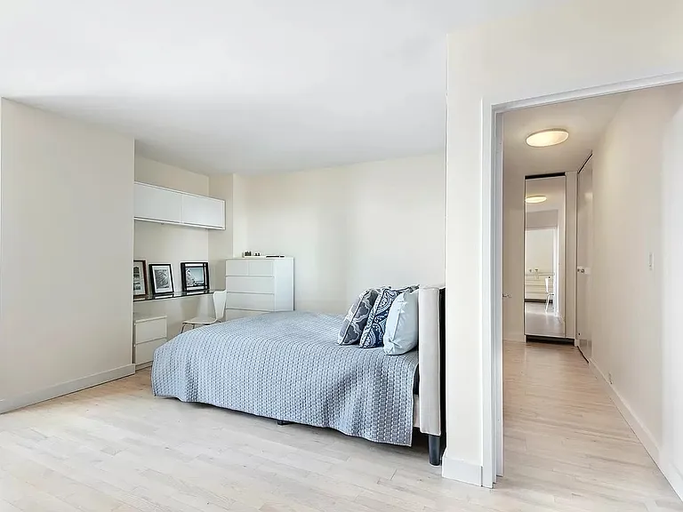 322 W 57th St #35V — Photo 3