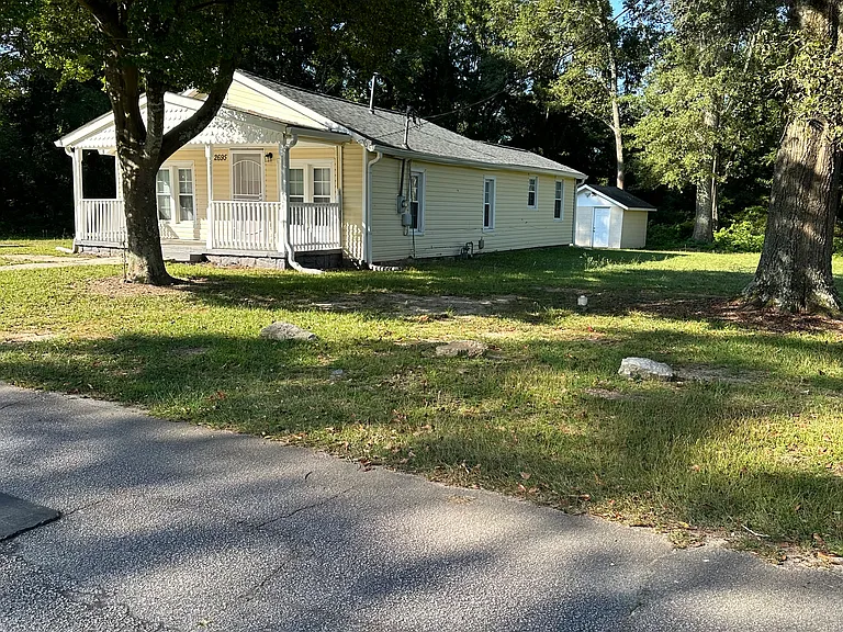 2695 S Wiggins St — Photo 2