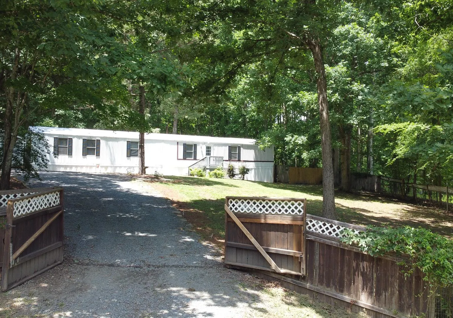 4120 Glenola Dr — Photo 2