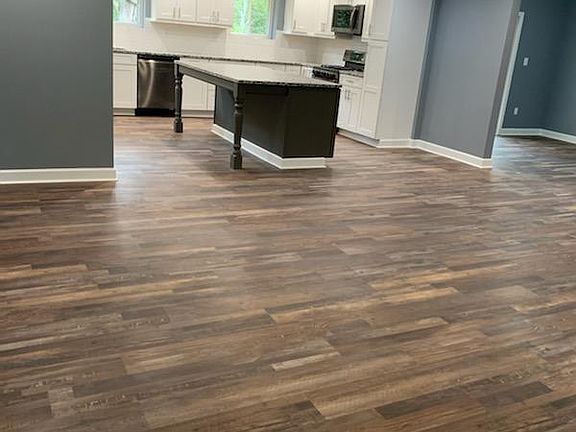 3rd image of 205 Robin Rd