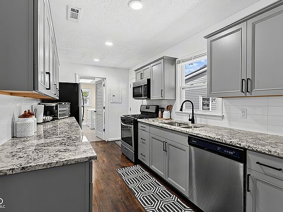 3rd image of 120 Poplar St