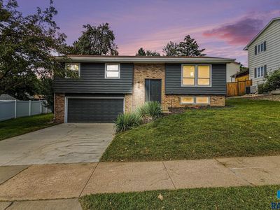 1904 E 49th St, Sioux Falls, SD, 57103