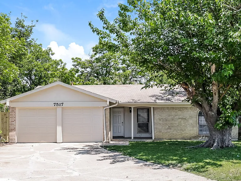7517 Marlinda Cir — Photo 1