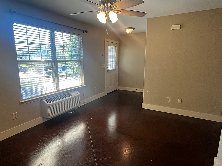 806 W Tahlequah St #B — Photo 8