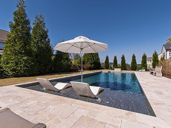 3rd image of 1820 Center Ridge Dr