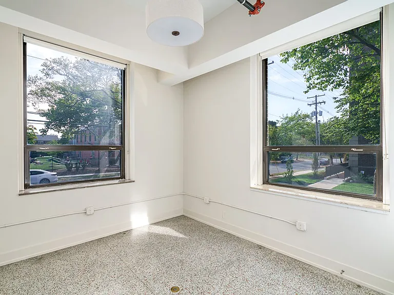 875 Michigan Ave — Photo 33