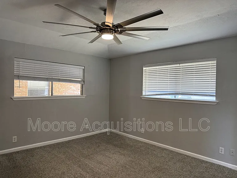 1833 Skyline Dr — Photo 18