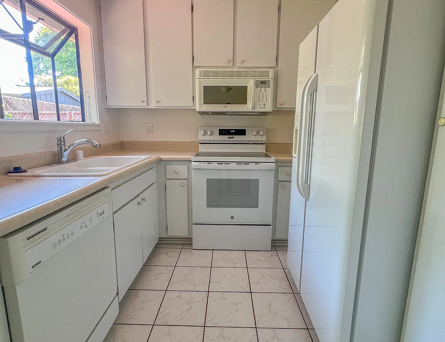 2 bed, 837 sqft, $3,250 — Photo 2
