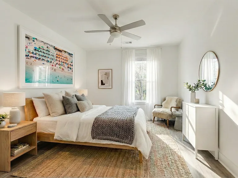 The Lowe — Photo 13