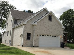 332 N Broadview Ave, Lombard, IL 60148