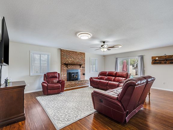 4th image of 1801 Hickory Ave