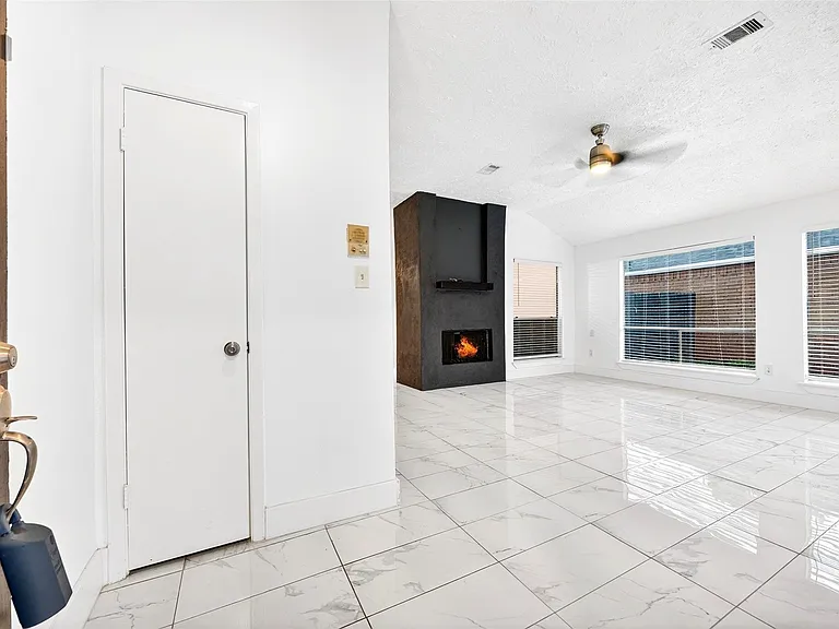 16134 Highlander Dr — Photo 11