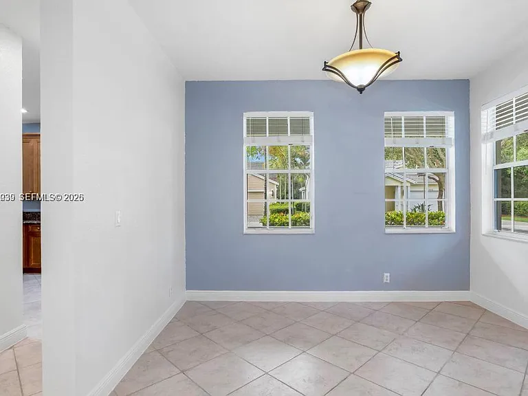 4762 Lakeside Ter — Photo 17
