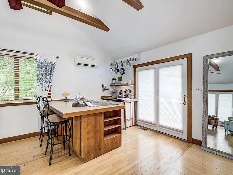 1121 Tyler Ave #1A — Photo 5