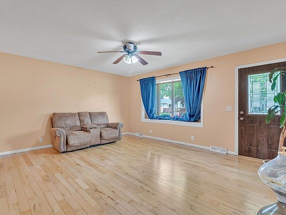 4th image of 603 12th Ave