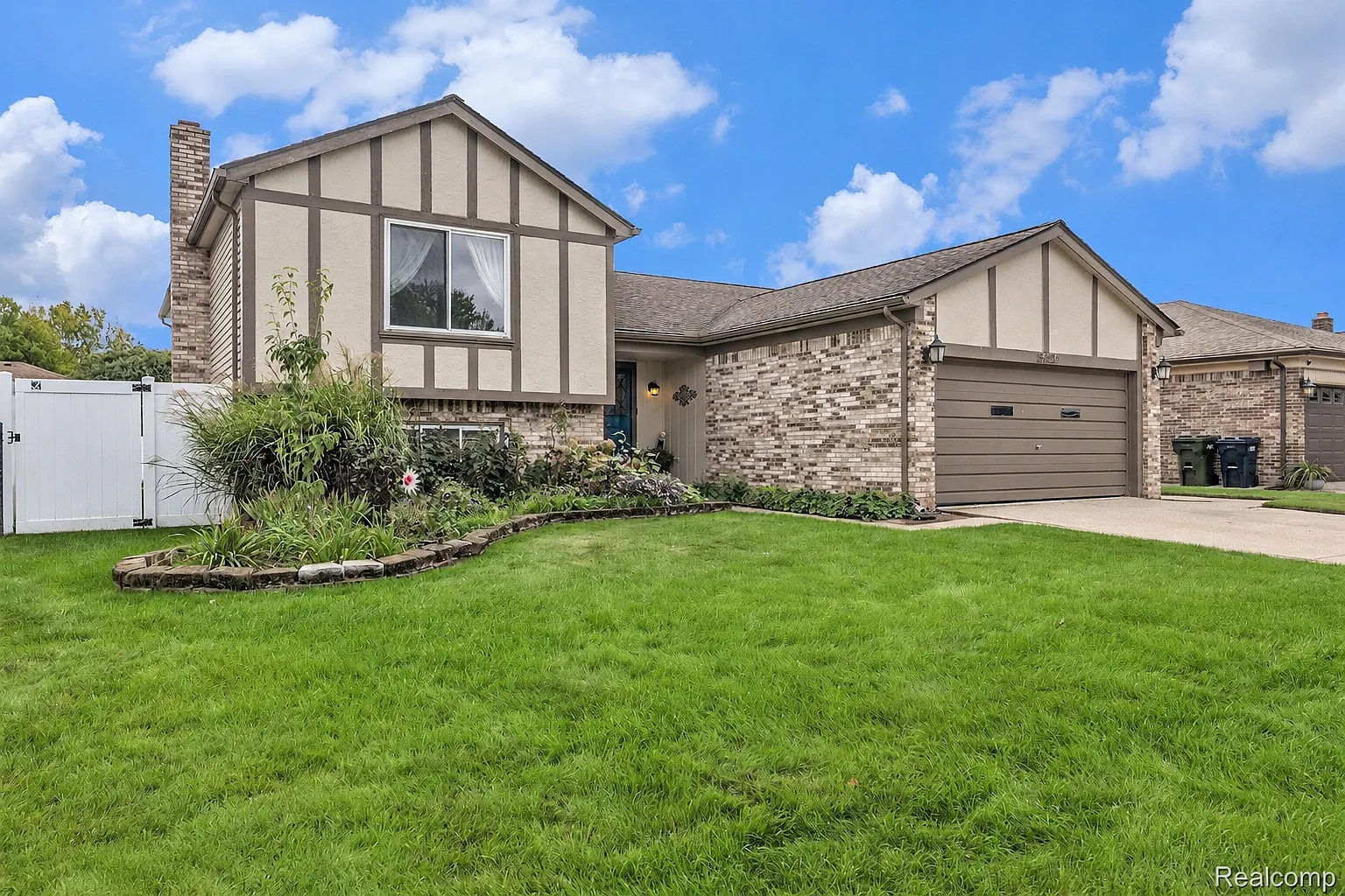 4 bed, 2069 sqft, $2,700 — Photo 1