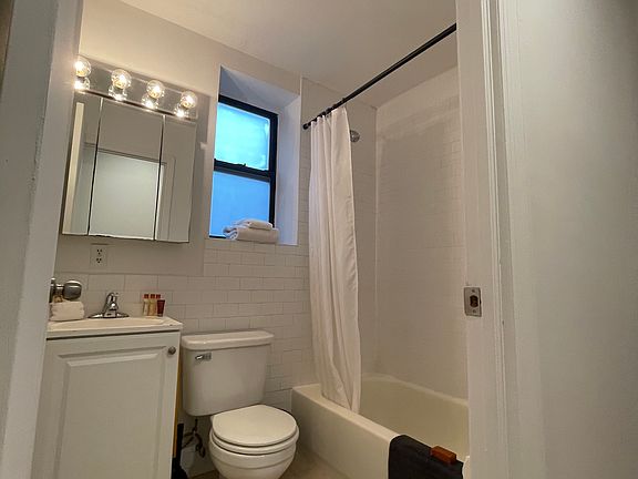 3rd image of 407 W 51st St APT 5E