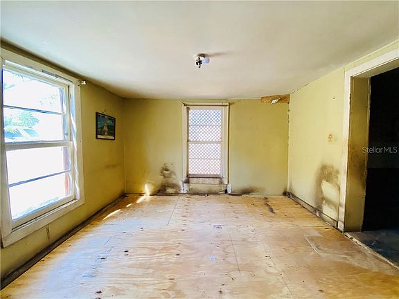 5th image of 2118 W Idlewild Ave