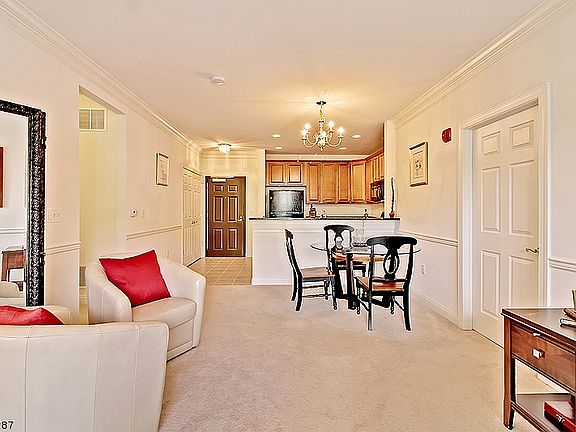 3rd image of 469 Victoria Dr