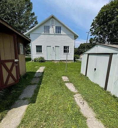 3rd image of 108 & 110 S Walnut St