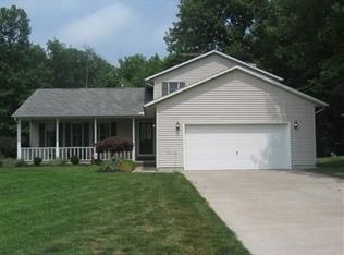 876 Moss Canyon Dr, Amherst, OH 44001