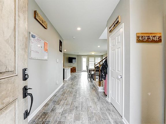 3rd image of 25516 Brentmoor Dr
