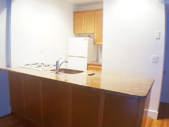 5th image of 215 W 79th St APT 2B